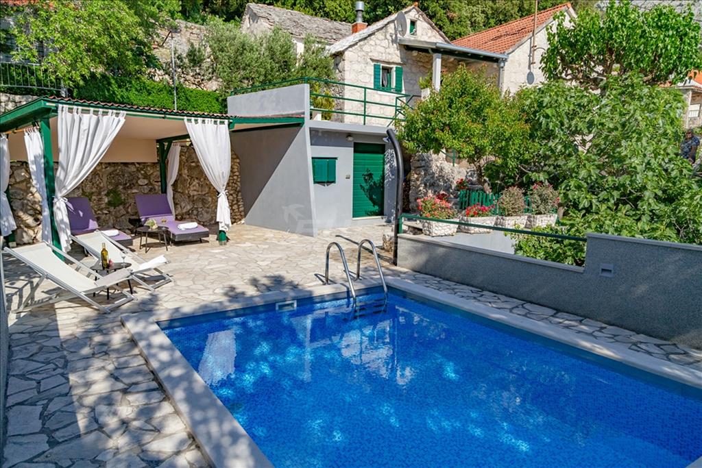 Villa Nikolina with heated pool